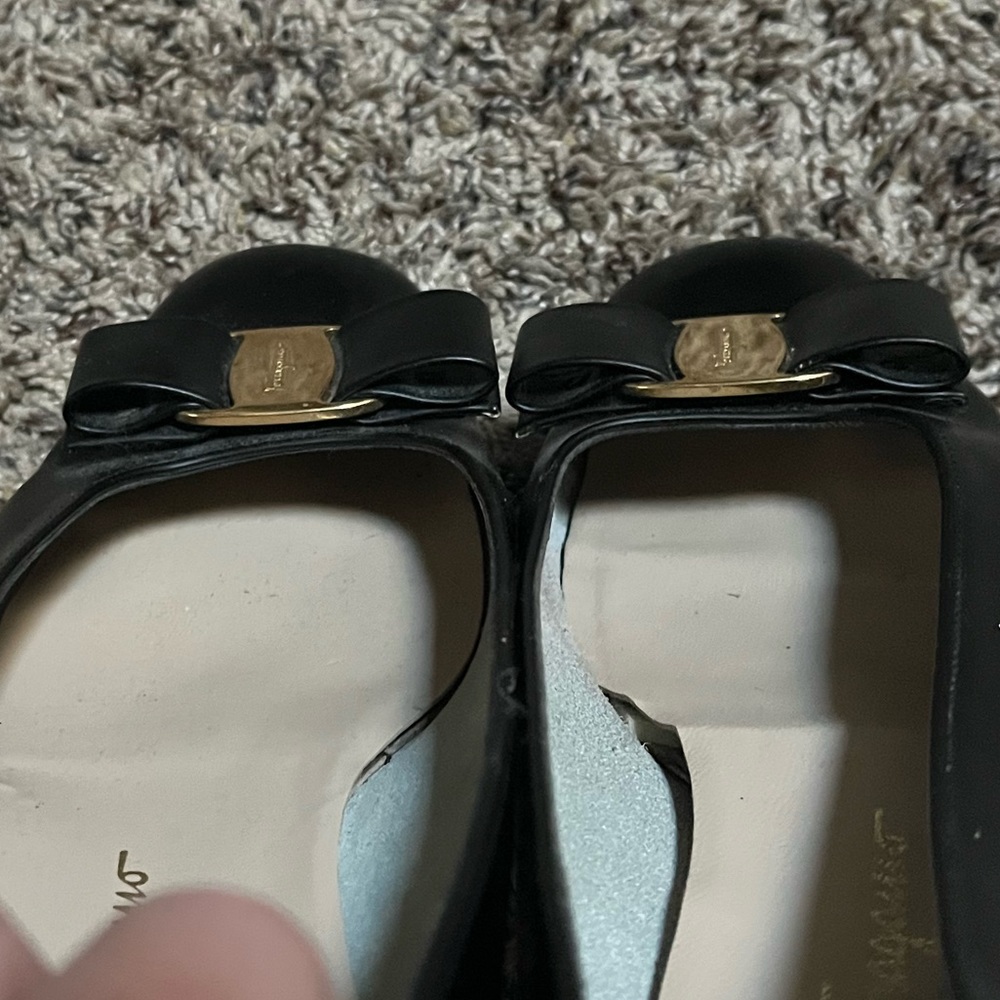 Salvatore Ferragamo Bow Shoes - Picture 2 of 11